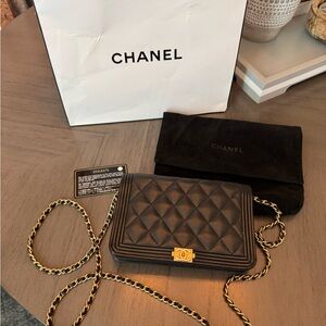 CHANEL Black Quilted Crossbody Bag with Gold Chain